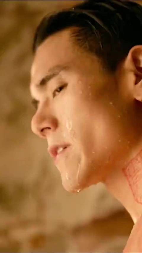 彭于晏转型喜剧《爆水管》，胡子拉碴演卷王警察笑果十足