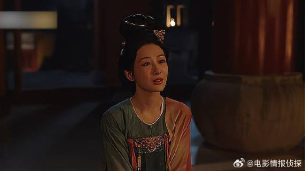 牡丹祭拜母亲 蒋长扬远远看着，眼里既心疼又宠爱