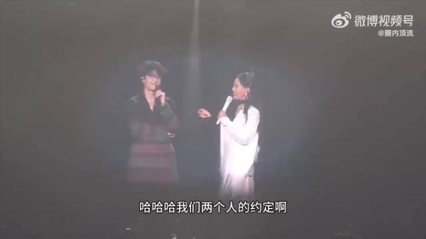 谭晶许嵩合唱素颜全妆登场，约定2027年再合作
