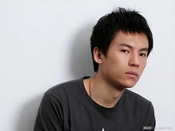 “京圈恶少”王烁：睡遍娱乐圈女星，殴打继母王艳，枪指刘涛老公