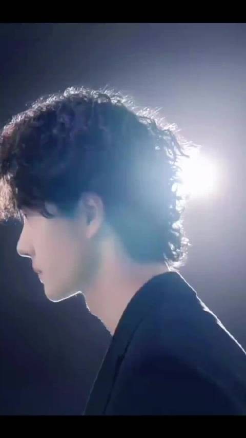 愿月色予你好梦一瓣，托晚风捎去万语千言，让我的诗行轻落你枕畔