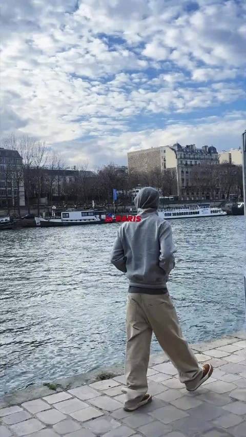 徐明浩更新视频 巴黎街头惬意的大明星