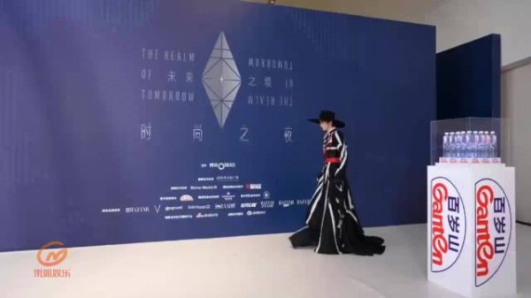 刘宇亮相时尚之夜红毯，展现百变风格