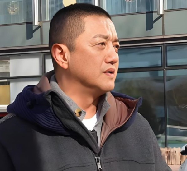 网红嘴哥捐款10万元驰援李亚鹏，嫣然天使儿童医院不能成为历史