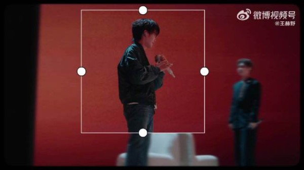 汪苏泷王赫野台下互动搞笑，贴手击掌闹乌龙