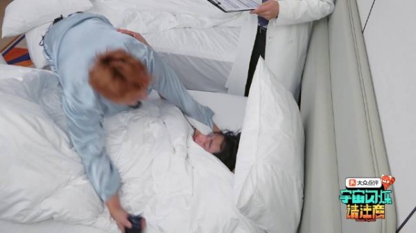 黄子韬称赞刘耀文起床神颜