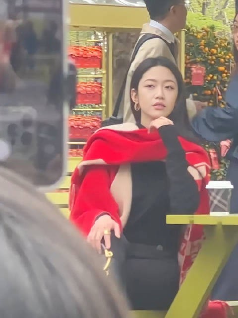 谁家的满分女， 向涵之被喊妈妈的反应太可爱了， 害羞到捂脸扶额 ！