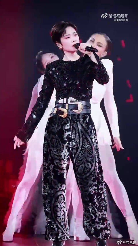 这排面我服了！选秀鼻祖李宇春坐镇，总决赛直接赢麻了