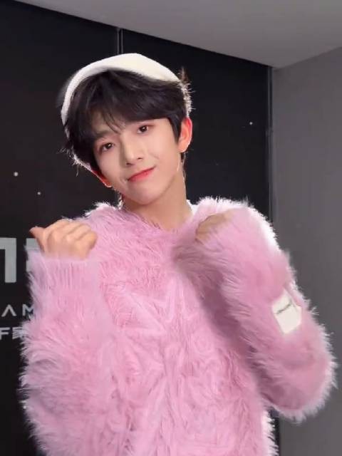 陈浚铭Chanel舞蹈挑战更新 啊啊啊丝滑变装 甜到心里去了