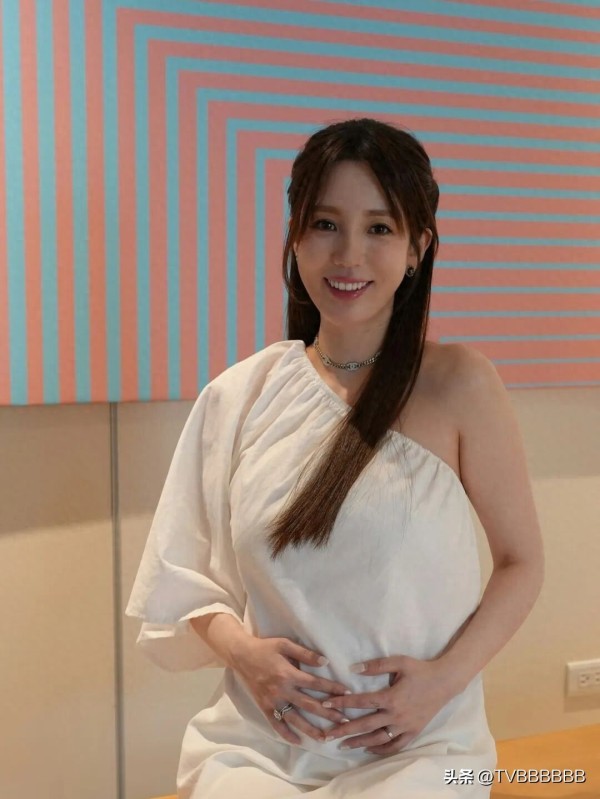 网暴零容忍！37岁女星怀胎8月遭诅咒一尸两命，深夜怒冲警局报案