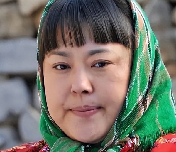 经历三次婚姻，老公一个比一个小，如今患癌，53岁和女儿相互依靠