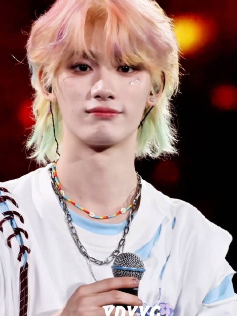 我还记得第一次见到鹦我的心是怎样波动 cr.一袋鱿鱼干