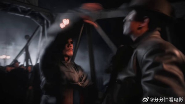 劲风卷起千层浪铁骨劈开万重山元德