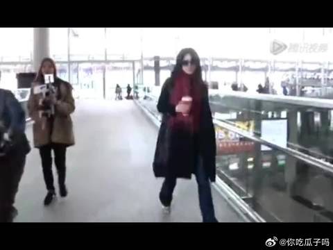 王菲谢霆锋自2014年9月20日复合后，首次在机场合体完整版