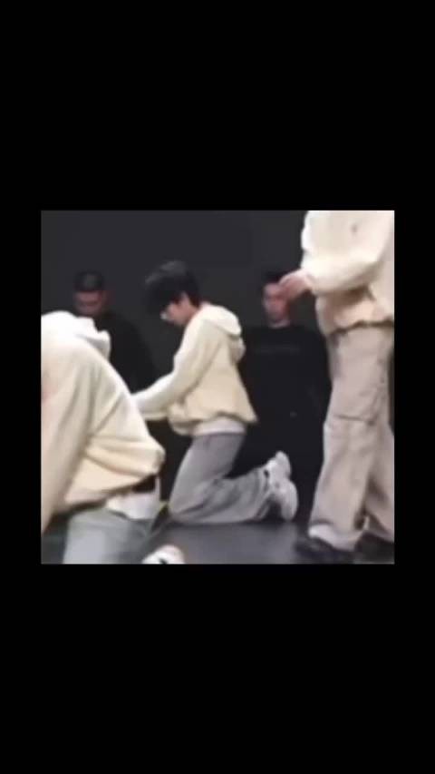 睡前看这个真顶不住，跪地，塌腰，低头，喘息！