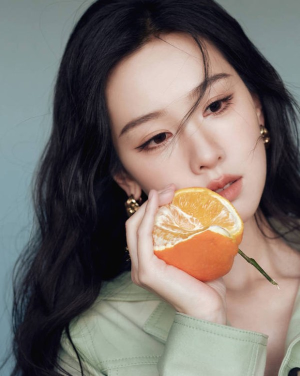 陈都灵松弛感满满。