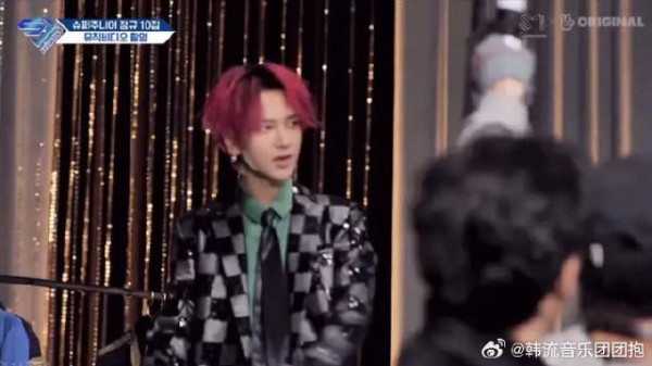 蓝人对于金钟云做错动作的大不满和大满足