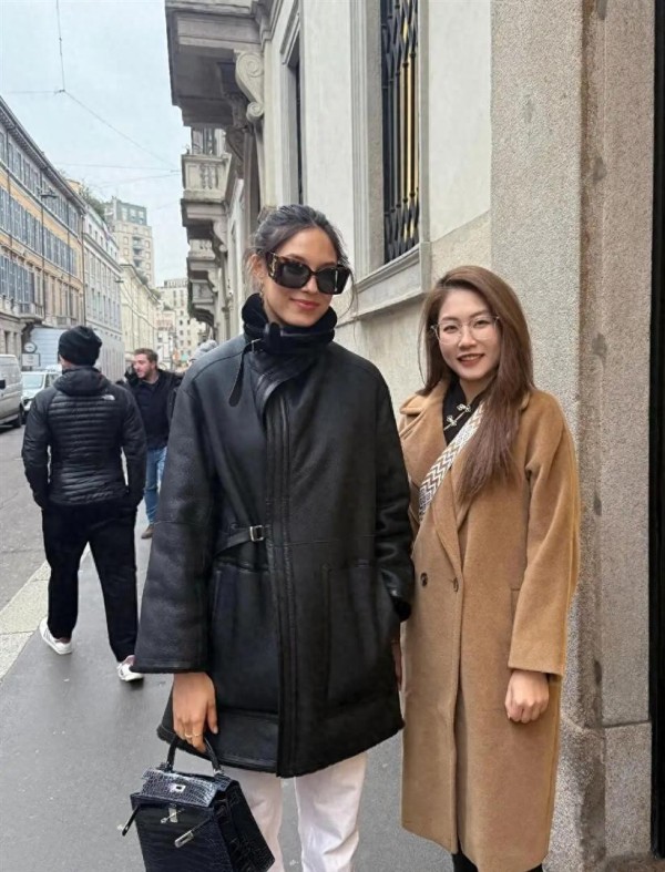 谷爱凌米兰街头被偶遇 贵气与气质齐飞 拎爱马仕似超模出街 美到发光