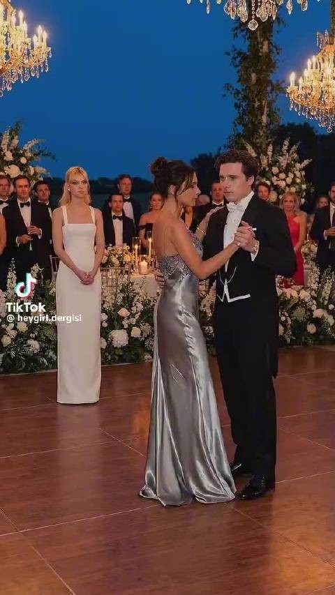 贝克汉姆家事引热议,网友恶搞维多利亚婚礼舞蹈