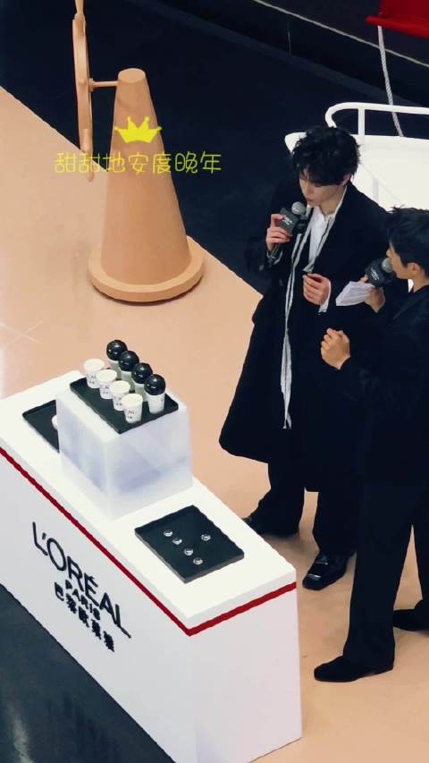 亲过嘴吗你就喊老公 昨天娶了一群臭婆娘,今天已离, 我现在就是嗓子痛