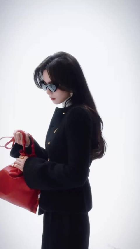 自带BGM出场的酷姐！