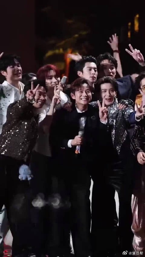 何炅携《声鸣远扬》选手常驻《你好，星期六》