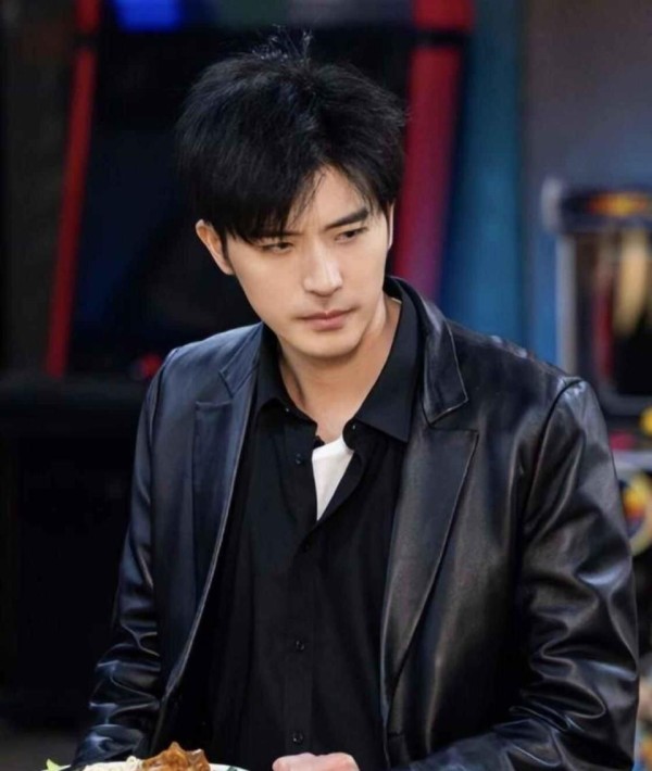 辜负张天爱，坑了古力娜扎，如今又曝新恋情，他到底有什么魅力