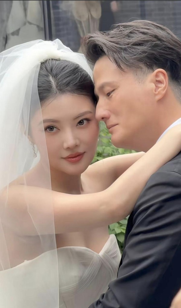 徐冬冬婚礼紧急“踩刹车”!10万婚纱让道亲情,尹子维化身暖心护盾