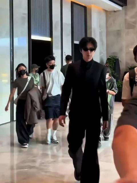 走路粉有木有 帅气有范