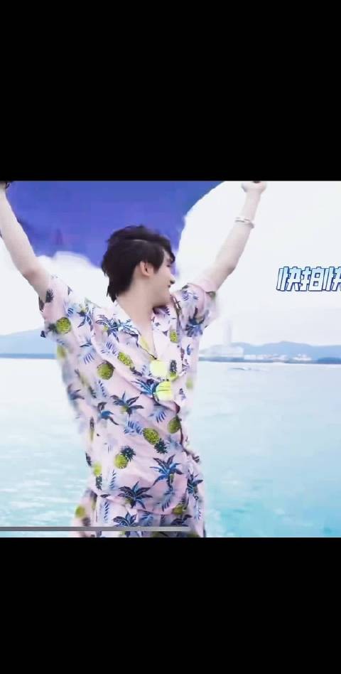 我爸给我妈拍打卡照