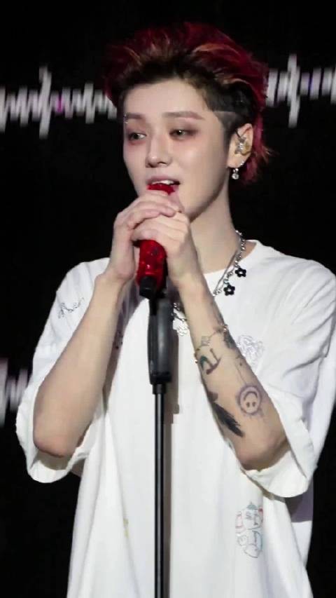 只能说鹿晗顶流永远都是！一举一动都有人关注着 期待五哈了！