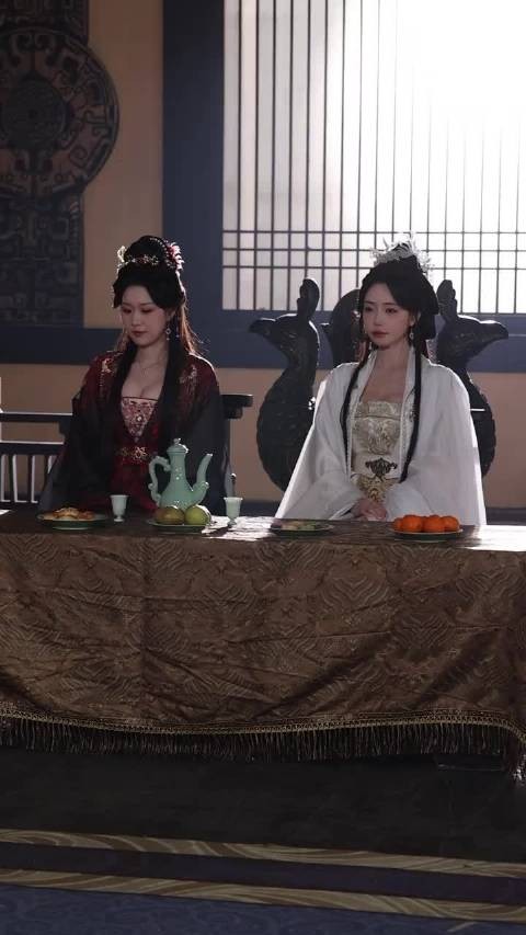 两个小姐姐都美美哒