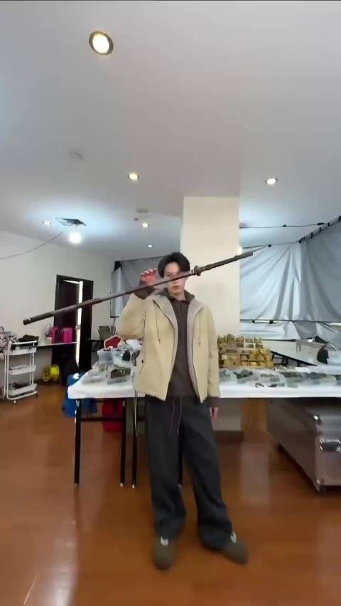 檀健次新剧谢却山造型梦回顾昀引热议