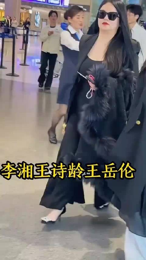 李湘一家三口同框,画面好美好温馨!