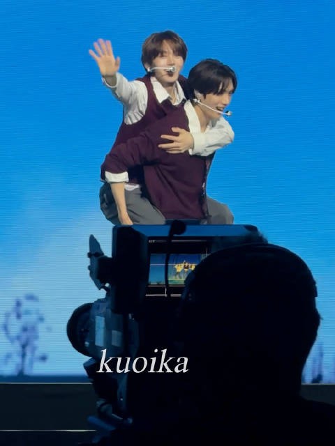 近距离的豚豚背着兔兔跑 kuoika(感谢投稿)