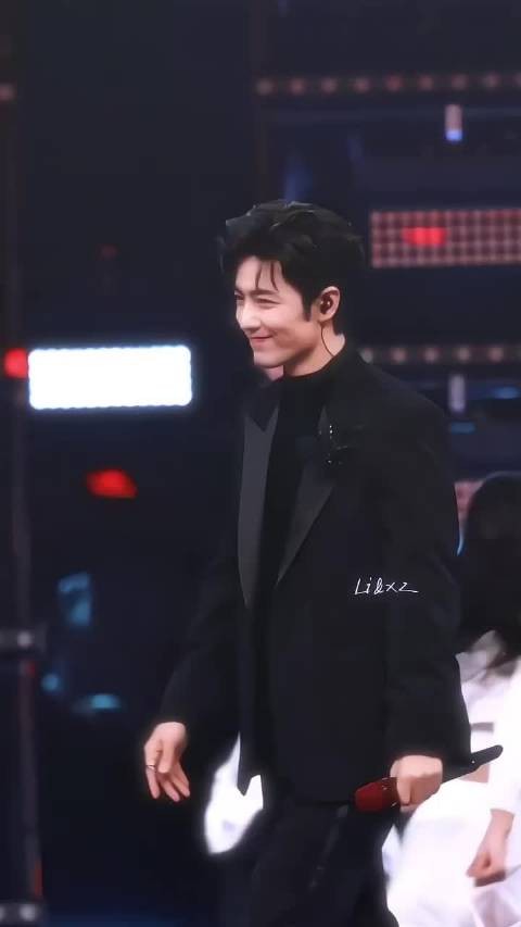 肖战，你的眼里满是星光！ 你一笑，我的世界都亮啦 向全世界安利我担