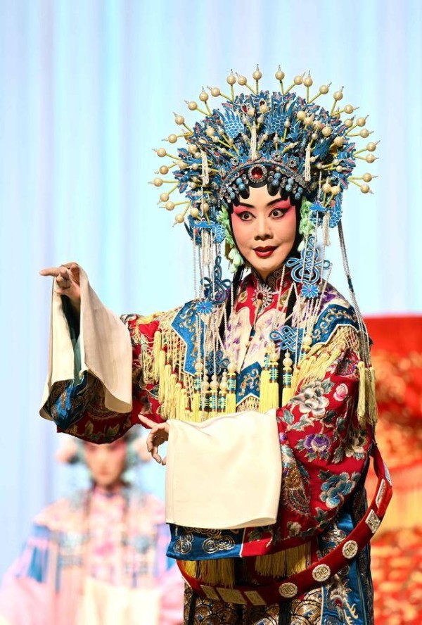 河北石家庄：引进高雅艺术 丰富文化生活