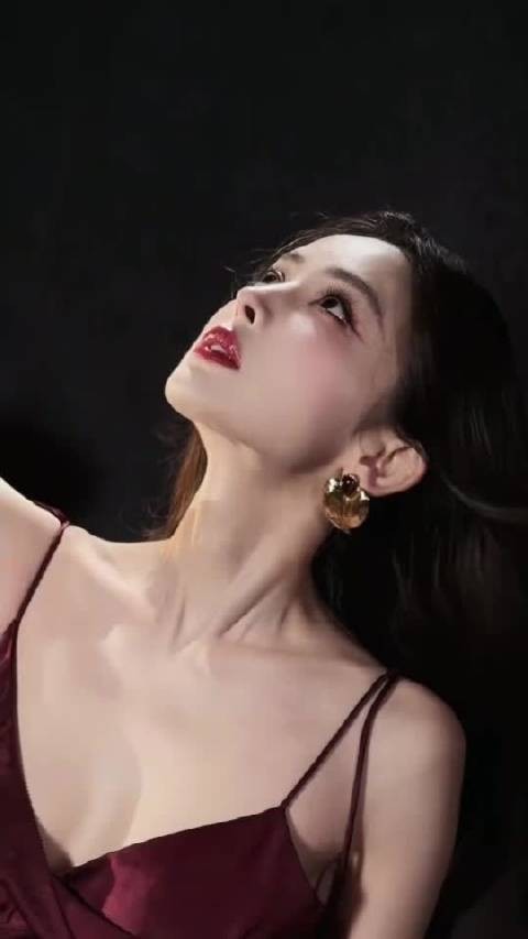 应该没有人的颜值能比古力娜扎的颜值更完美的了吧