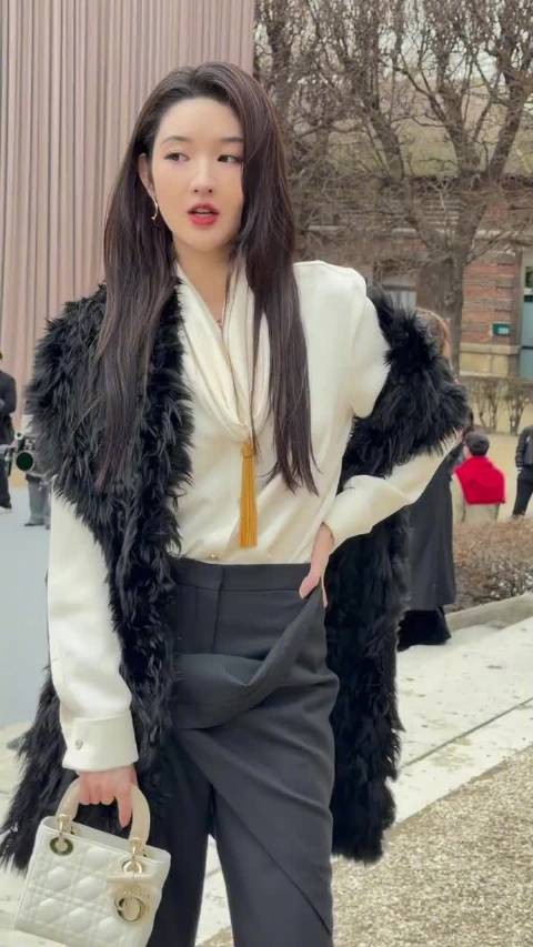 王玉雯亮相G社镜头状态惊艳