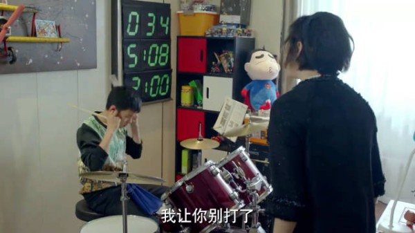 小别离：妈妈留的遗物，后妈直接泼热鸡汤，小宇拿平底锅揍后妈！