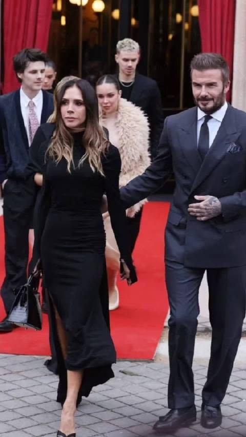 小贝家族集体亮相！俩儿子都带上女友，独缺大布，避谈反目风波