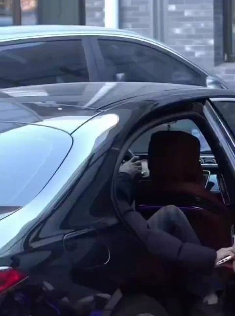 龚俊下车路透生图曝光，清爽少年感十足