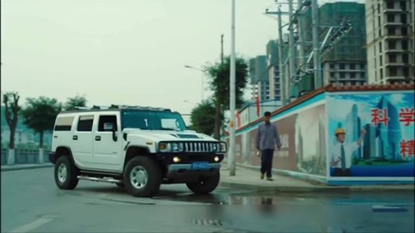 父亲卖血供毫无血缘关系的女儿上大学，真是父爱如山