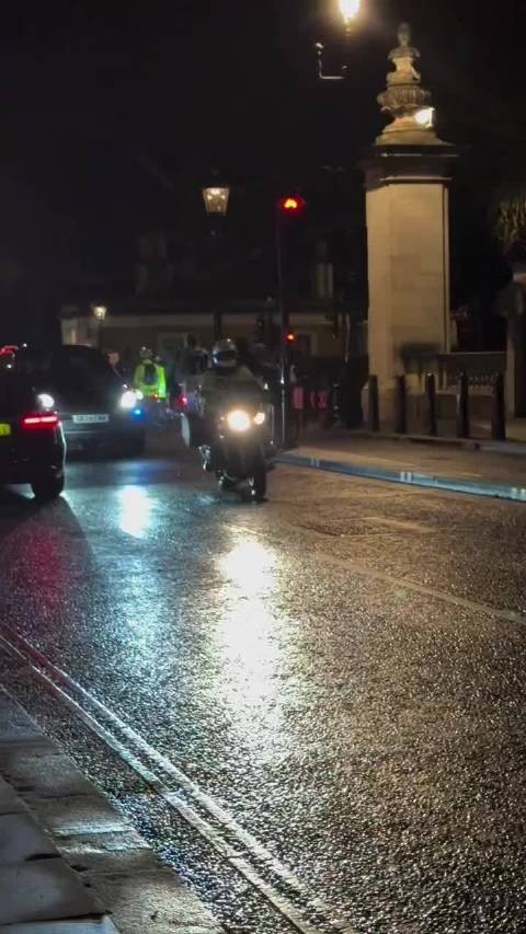 2026年1月27日安妮长公主出席伦敦招待会，向路人致歉