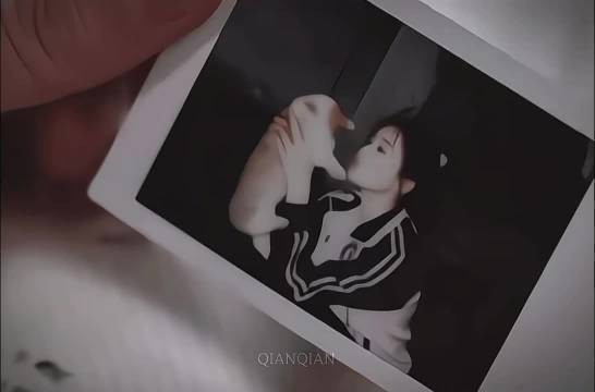 白鹿身上的气质很复杂,少女感也恰到好处