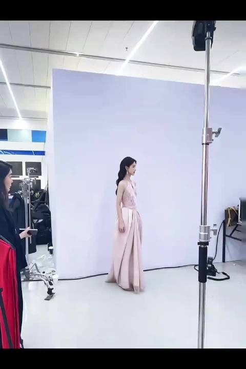 陈都灵这个气质我真的不想多说了,优雅已经溢出屏幕了