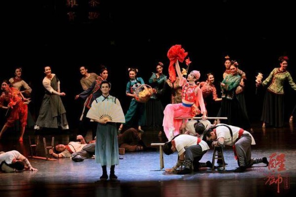 十年醒狮跃，一舞一人生