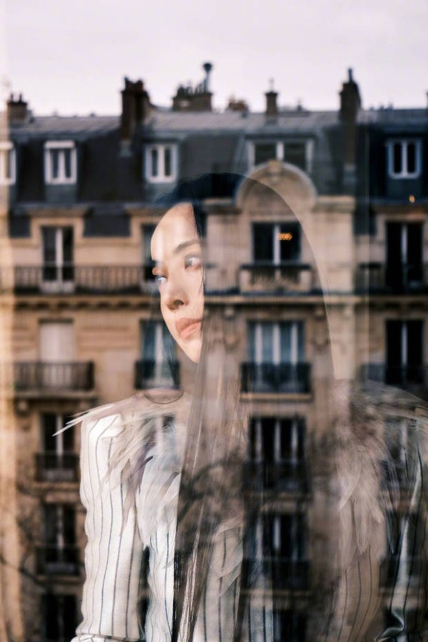 蔡依林眼神迷离，氛围感独特。