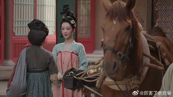 何淮芳背蒋长扬，偷偷放走他的仇人，殊不知他早发现