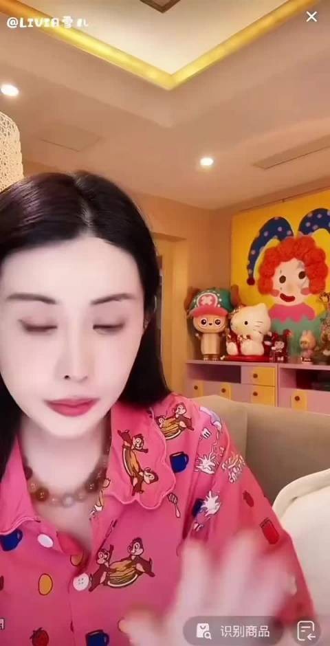 我觉得赵樱子和韦雪前夫挺配的 韦雪直播说少和负能量的人接触！